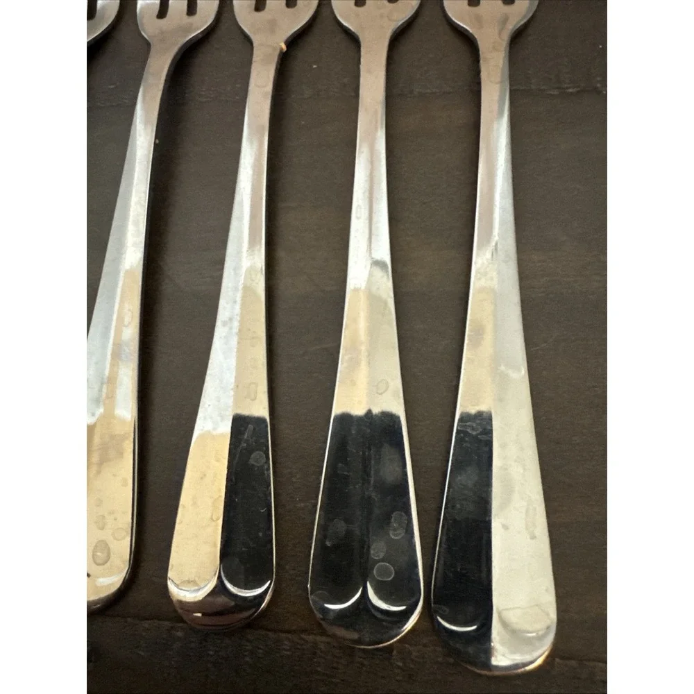 Wallace 18/8 Stainless Kensington Pattern Set 8 Cocktail Forks